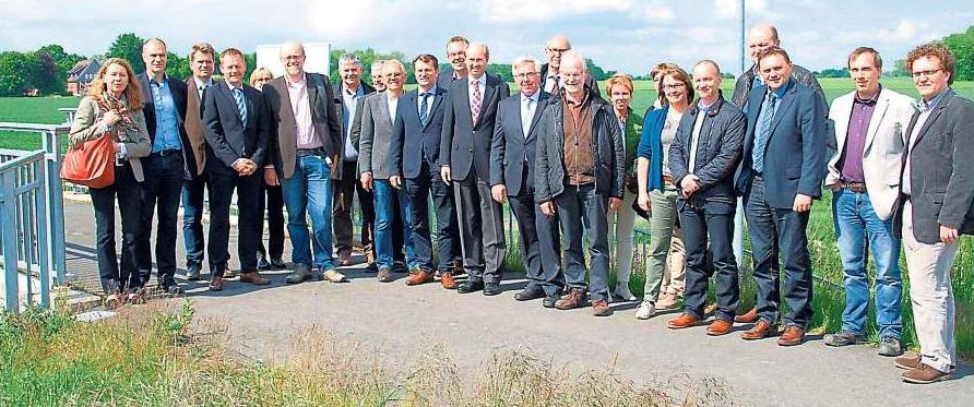 Die Mitglieder des Regionalrats besichtigen unter anderem die Hochwasserschutzprojekte an der Werse zwischen Beckum und Ahlen. 